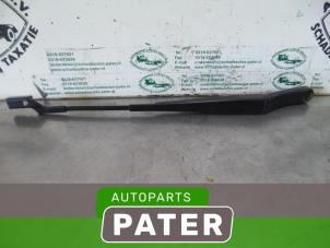 Used Front wiper arm Volkswagen Up! (121) 1.0 12V 60 Price € 26,25 Margin scheme offered by Autoparts Pater