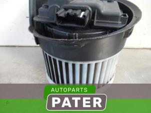 Used Heating and ventilation fan motor Peugeot 407 SW (6E) 2.2 16V Price € 42,00 Margin scheme offered by Autoparts Pater