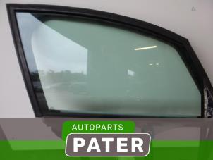 Używane Szyba drzwi prawych przednich wersja 4-drzwiowa Audi A2 (8Z0) 1.4 16V Cena € 52,50 Procedura marży oferowane przez Autoparts Pater