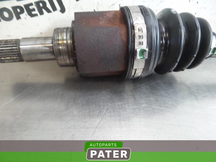 Front drive shaft, right from a Volkswagen Up! (121) 1.0 12V 60 2013