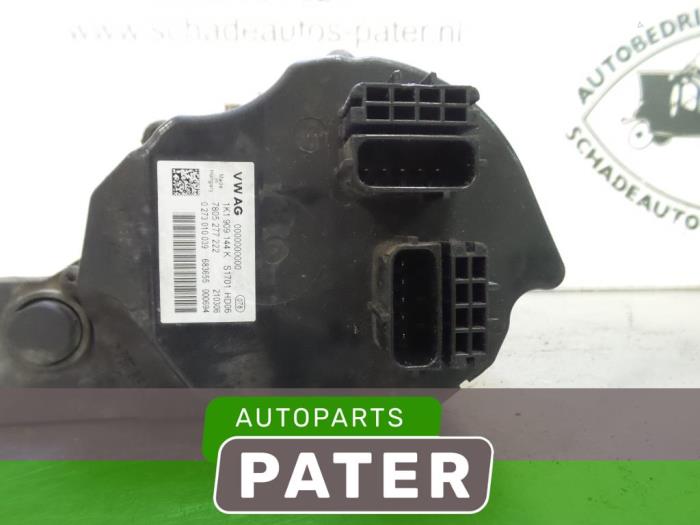 Power steering pump from a Seat Leon (1P1) 1.9 TDI 105 2006