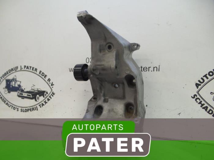 Air conditioning bracket from a BMW X5 (E70) 30d xDrive 3.0 24V 2011