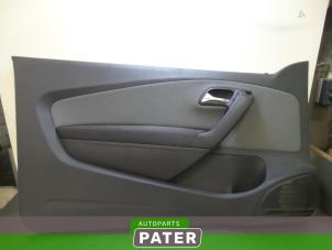 Usados Tapizado de puerta de 2 puertas izquierda Volkswagen Polo V (6R) 1.2 12V Precio € 52,50 Norma de margen ofrecido por Autoparts Pater
