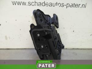 Używane Mechanizm blokady drzwi lewych przednich wersja 4-drzwiowa Volkswagen Polo V (6R) 1.2 12V BlueMotion Technology Cena € 36,75 Procedura marży oferowane przez Autoparts Pater