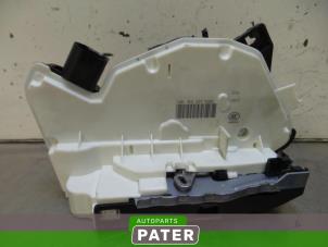 Używane Mechanizm blokady drzwi prawych przednich wersja 4-drzwiowa Seat Ibiza IV (6J5) 1.2 TSI Cena € 42,00 Procedura marży oferowane przez Autoparts Pater