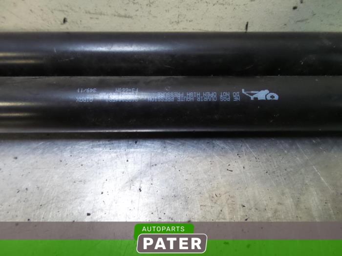 Set of tailgate gas struts from a Peugeot 508 SW (8E/8U) 1.6 THP 16V 2012