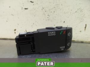 Used Steering wheel mounted radio control Renault Clio IV Estate/Grandtour (7R) 0.9 Energy TCE 12V Price € 15,75 Margin scheme offered by Autoparts Pater
