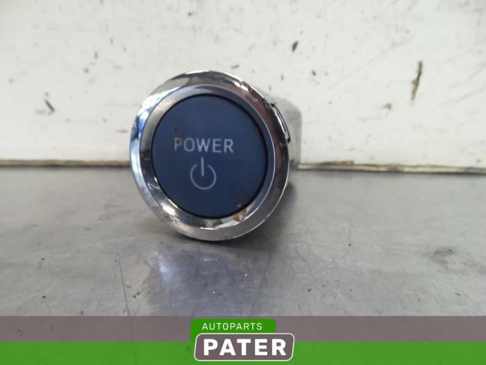 Start/stop switch from a Toyota Auris Touring Sports (E18) 1.8 16V Hybrid 2015