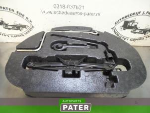 Used Tool set Toyota Prius Plus (ZVW4) 1.8 16V Price € 78,75 Margin scheme offered by Autoparts Pater