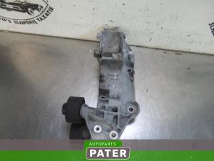 Used Alternator upper bracket Renault Master IV (MA/MB/MC/MD/MH/MF/MG/MH) 2.3 dCi 16V Price € 127,05 Inclusive VAT offered by Autoparts Pater