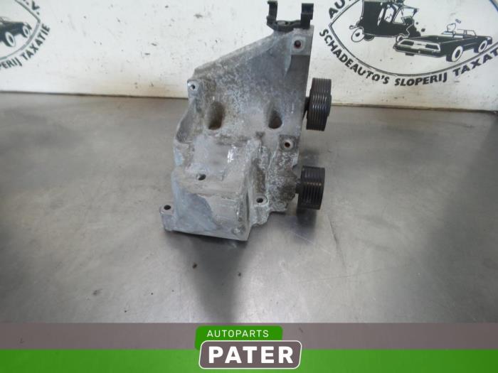 Air conditioning bracket from a BMW 3 serie (E93) 330d 24V 2011