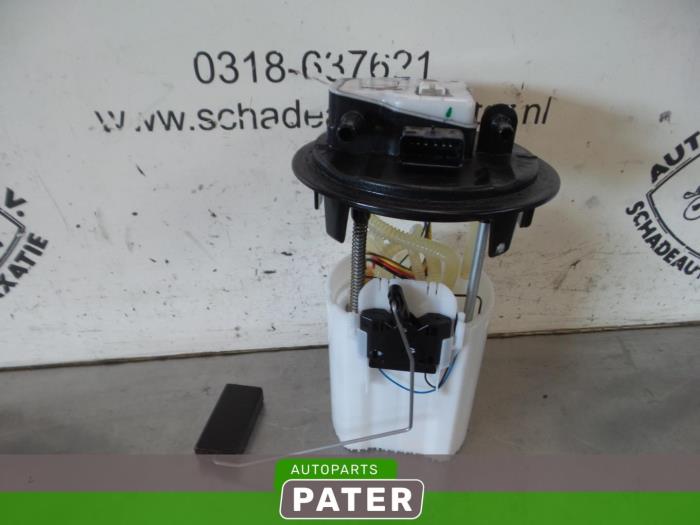 Booster pump from a Citroën DS3 (SA) 1.6 Blue Hdi 100 2016