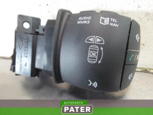 Used Steering wheel mounted radio control Renault Laguna III Estate (KT) 2.0 Turbo 16V Price € 31,50 Margin scheme offered by Autoparts Pater