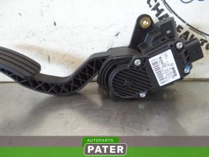 Used Accelerator pedal Renault Laguna III Estate (KT) 2.0 Turbo 16V Price € 78,75 Margin scheme offered by Autoparts Pater