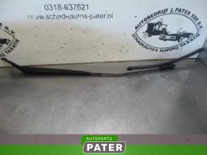 Used Front wiper arm Renault Laguna III Estate (KT) 2.0 Turbo 16V Price € 26,25 Margin scheme offered by Autoparts Pater