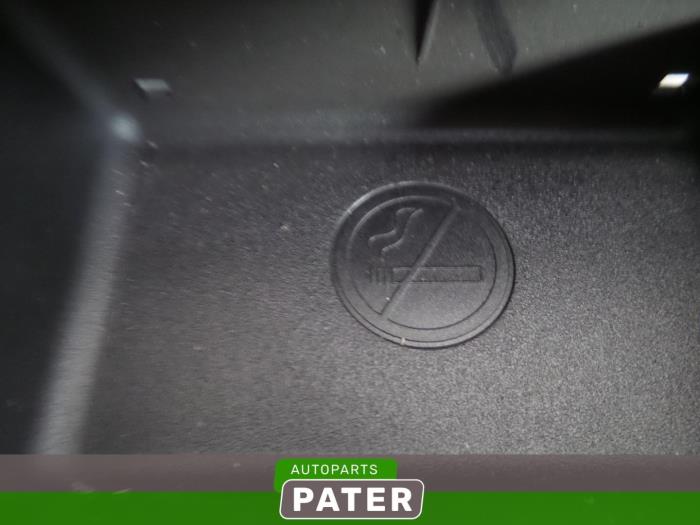 Front ashtray from a Mercedes-Benz C Estate (S204) 2.2 C-180 CDI 16V BlueEFFICIENCY 2012
