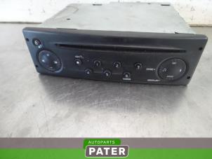 Gebrauchte Radio CD Spieler Renault Master III (FD/HD) 2.5 dCi 16V 100 Preis € 63,53 Mit Mehrwertsteuer angeboten von Autoparts Pater