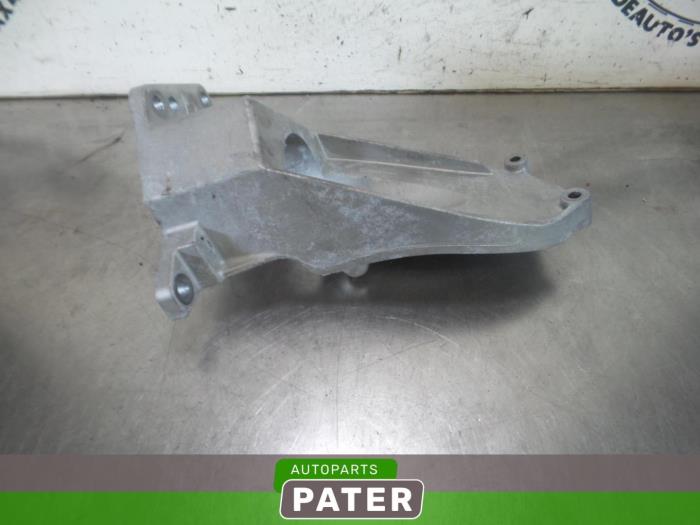 Usagé Support moteur Volvo V40 (MV) 2.0 D2 16V Prix € 15,75 Règlement à la marge proposé par Autoparts Pater
