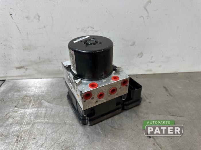 Begagnade ABS-pump Volvo V40 (MV) 2.0 D2 16V Pris € 47,25 Marginaltabell erbjuds av Autoparts Pater