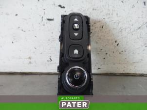Used Navigation control panel Renault Captur (2R) 1.2 TCE 16V EDC Price € 42,00 Margin scheme offered by Autoparts Pater