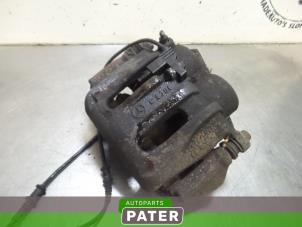 Used Front brake calliper, left Mercedes Vito (639.6) 3.0 120 CDI V6 24V Price € 31,76 Inclusive VAT offered by Autoparts Pater
