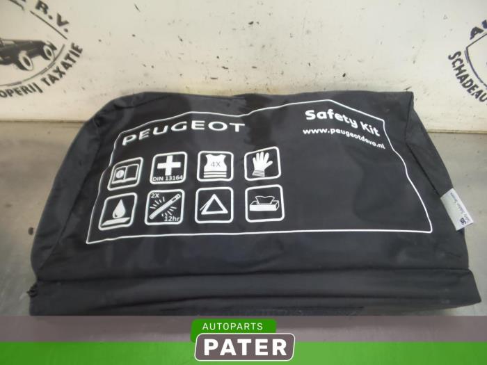 Usagé Divers Peugeot 308 SW (L4/L9/LC/LJ/LR) 1.6 BlueHDi 120 Prix € 21,00 Règlement à la marge proposé par Autoparts Pater