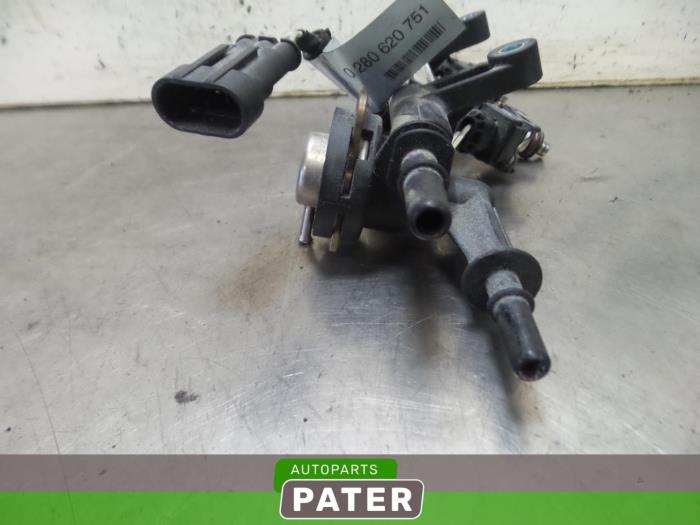 Fuel injector nozzle from a Fiat Panda (312) 0.9 TwinAir 60 2014