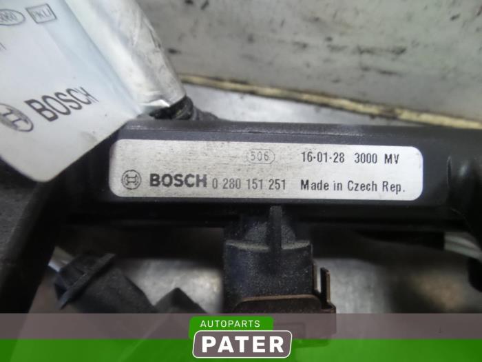 Fuel injector nozzle from a Fiat Panda (312) 0.9 TwinAir 60 2014