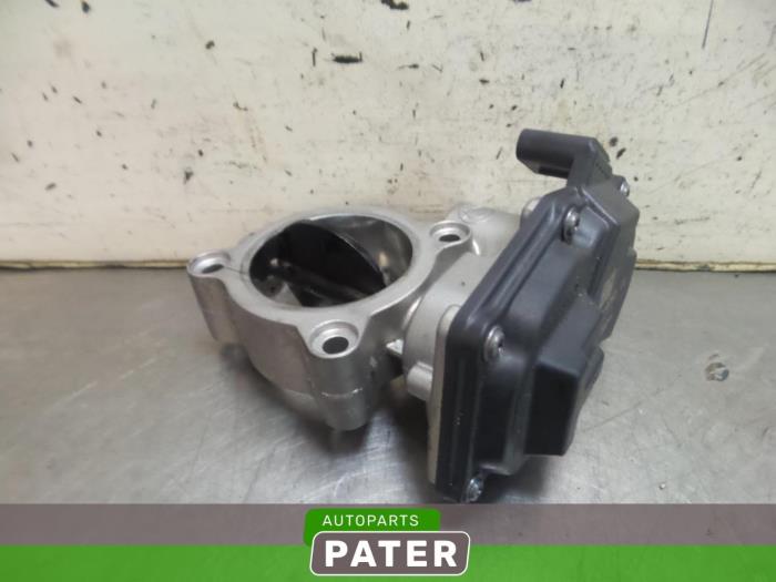 Throttle body from a BMW X6 (F16) xDrive30d 3.0 24V 2015