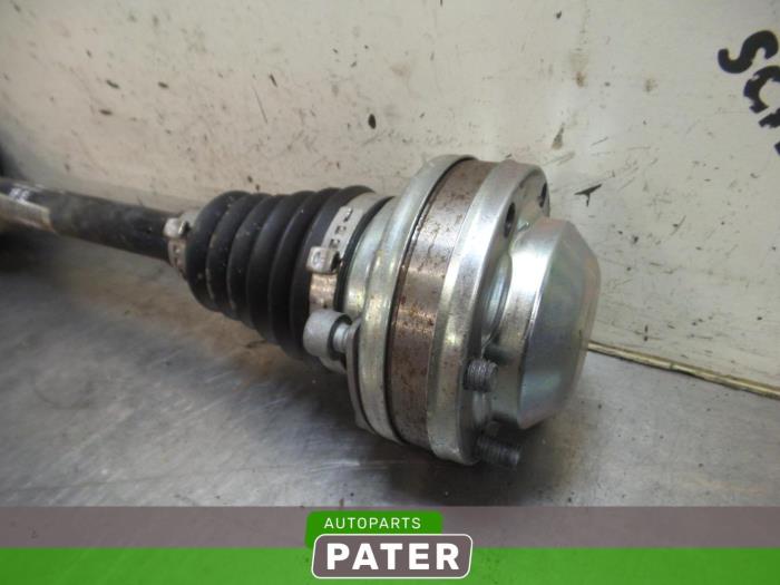 Front drive shaft, left from a Seat Ibiza ST (6J8) 1.4 TDI 12V 2016