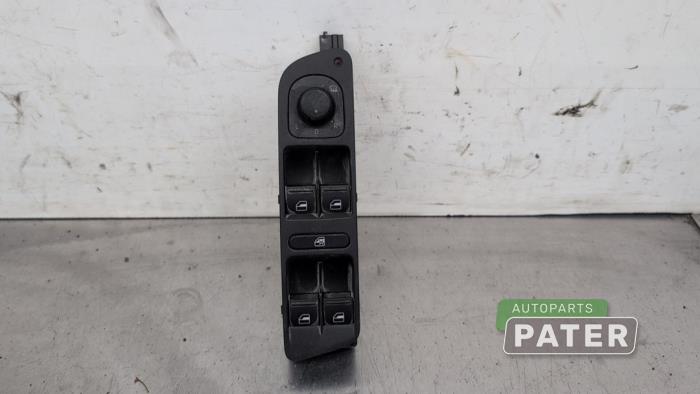 Usados Interruptor combinado de ventanillas Volkswagen Tiguan (5N1/2) 1.4 TSI 16V 4Motion Precio € 15,75 Norma de margen ofrecido por Autoparts Pater