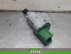 Used Brake light switch Renault Twingo III (AH) 1.0 SCe 70 12V Price € 26,25 Margin scheme offered by Autoparts Pater