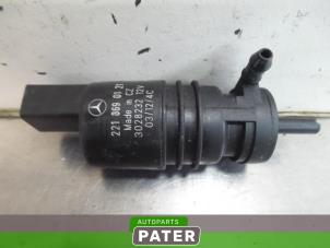 Used Windscreen washer pump Volkswagen Crafter 2.0 TDI 16V Price € 25,41 Inclusive VAT offered by Autoparts Pater