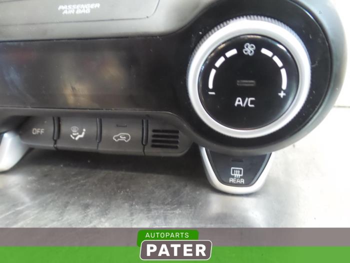 Heater control panel from a Kia Picanto (JA) 1.0 12V 2017
