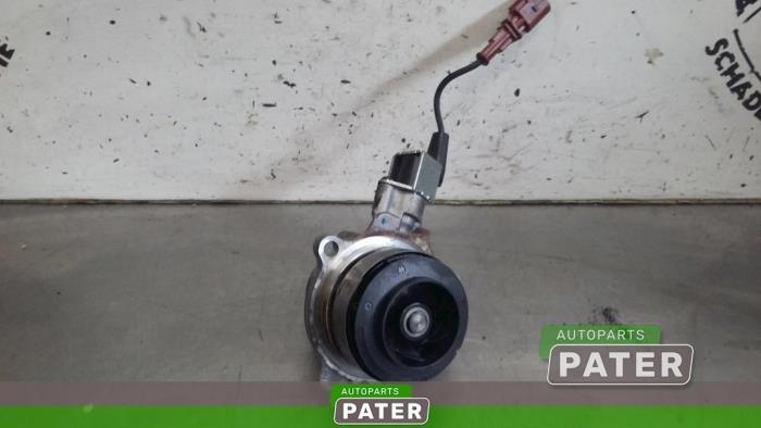 Water pump from a Volkswagen Golf VII (AUA) 1.6 TDI 4Motion 16V 2013