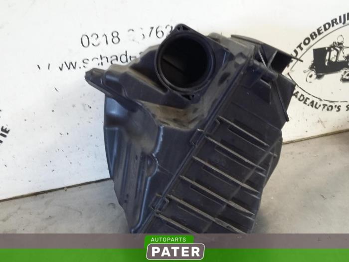 Air box from a Renault Megane III Berline (BZ) 1.5 dCi 110 2012