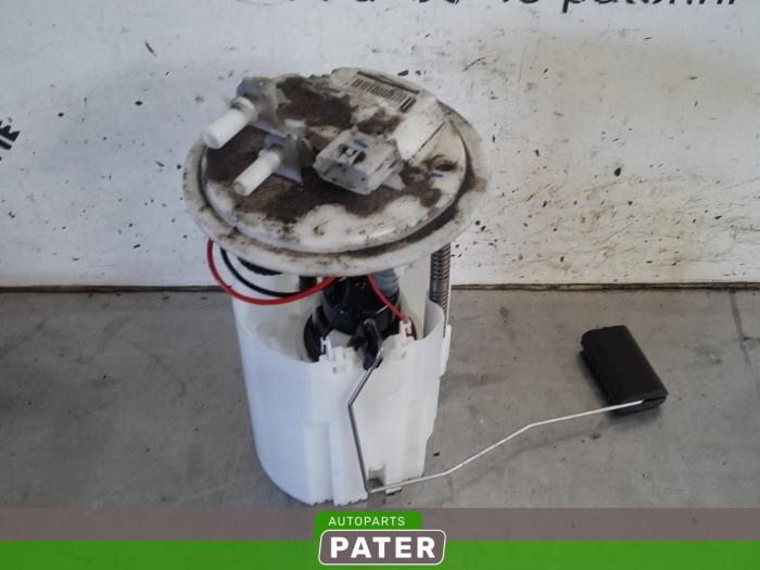 Booster pump from a Renault Megane III Grandtour (KZ) 1.5 dCi 110 2012