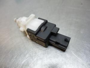 Used Brake light switch Peugeot Boxer (U9) 2.2 HDi 120 Euro 4 Price € 10,00 Margin scheme offered by Autodemontagebedrijf Otte