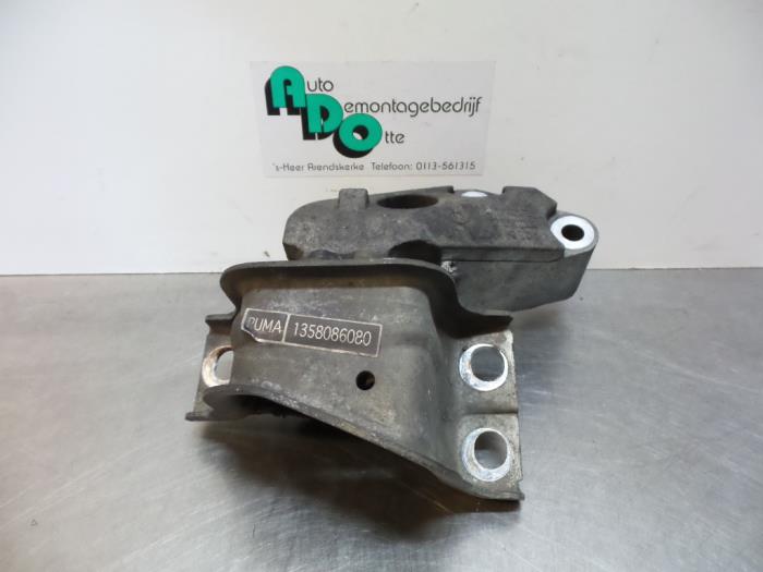 Used Engine mount Peugeot Boxer (U9) 2.2 HDi 120 Euro 4 Price € 40,00 Margin scheme offered by Autodemontagebedrijf Otte