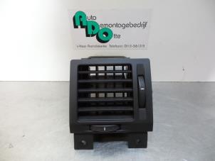 Usados Rejilla de aire de salpicadero Opel Vectra C GTS 2.2 DTI 16V Precio € 15,00 Norma de margen ofrecido por Autodemontagebedrijf Otte
