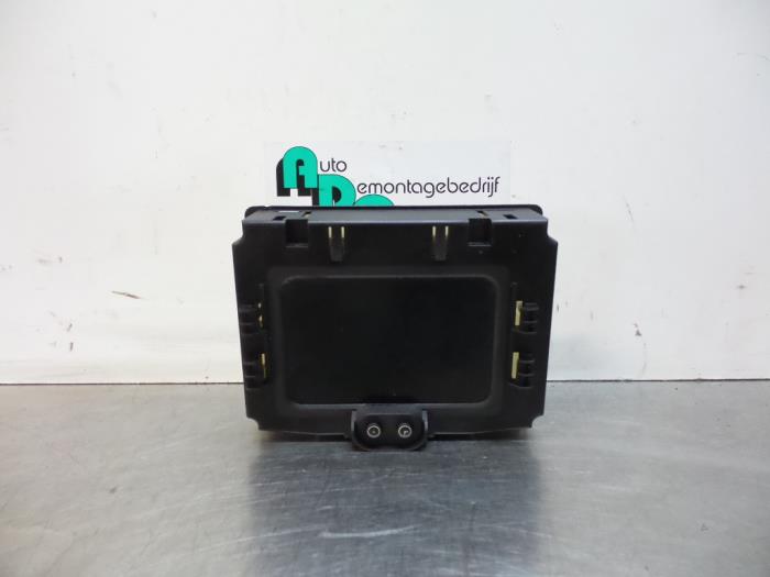 Begagnade Innerdisplay Opel Zafira (F75) 1.6 16V Pris € 30,00 Marginaltabell erbjuds av Autodemontagebedrijf Otte