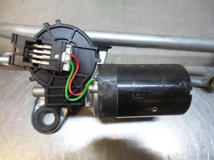 Wiper motor + mechanism from a BMW 3 serie Touring (E46/3) 318i 2000