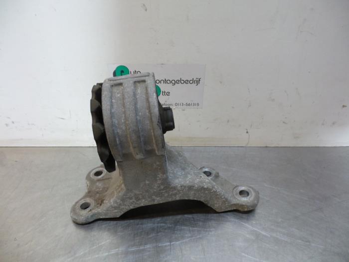 Used Engine mount Mitsubishi Grandis (NA) 2.4 16V MIVEC Price € 50,00 Margin scheme offered by Autodemontagebedrijf Otte