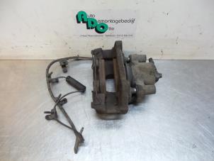 Used Front brake calliper, left BMW Mini One/Cooper (R50) 1.6 16V One Price € 20,00 Margin scheme offered by Autodemontagebedrijf Otte
