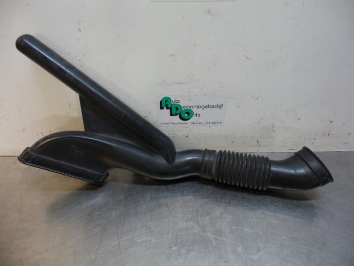 Air intake hose from a Opel Corsa D 1.4 16V Twinport 2009