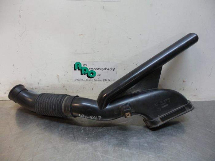 Air intake hose from a Opel Corsa D 1.4 16V Twinport 2009