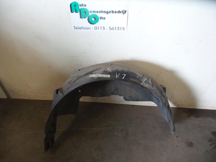 Wheel arch liner from a MINI Mini One/Cooper (R50) 1.6 16V One 2003