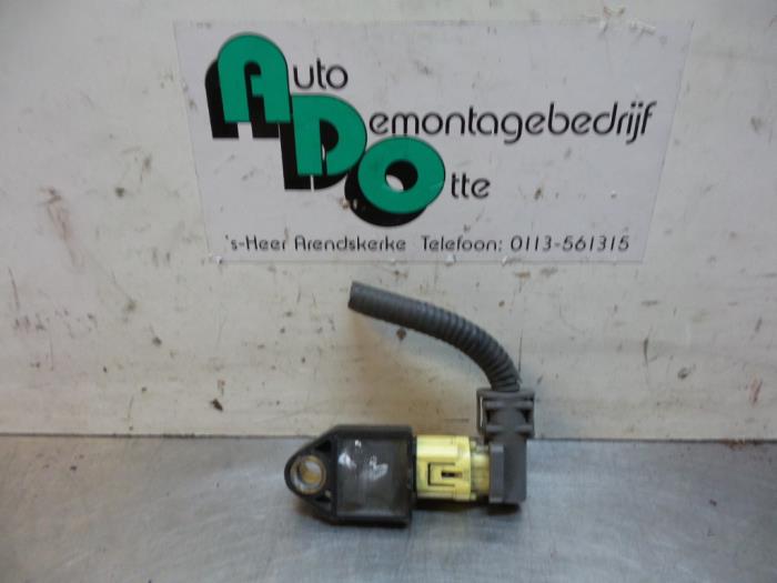 Begagnade Airbagsensor Toyota Corolla Verso (R10/11) 1.8 16V VVT-i Pris € 30,00 Marginaltabell erbjuds av Autodemontagebedrijf Otte