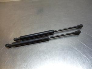 Used Set of bonnet gas struts BMW 3 serie Compact (E46/5) 316ti 16V Price € 25,00 Margin scheme offered by Autodemontagebedrijf Otte