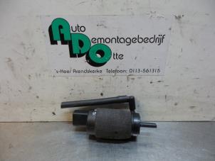 Used Rear screen washer pump BMW 3 serie Compact (E46/5) 316ti 16V Price € 15,00 Margin scheme offered by Autodemontagebedrijf Otte